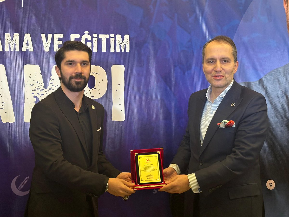 İnanmak başarmanın yarısıdır

Bugün Genel Başkanımız Dr.Fatih ERBAKAN tarafından Konya gençliğimiz adına başarı plaketimizi aldık.

Göreve geldiğimiz günden bu yana özverili çalışmalarımız devam ediyor, edecekte…