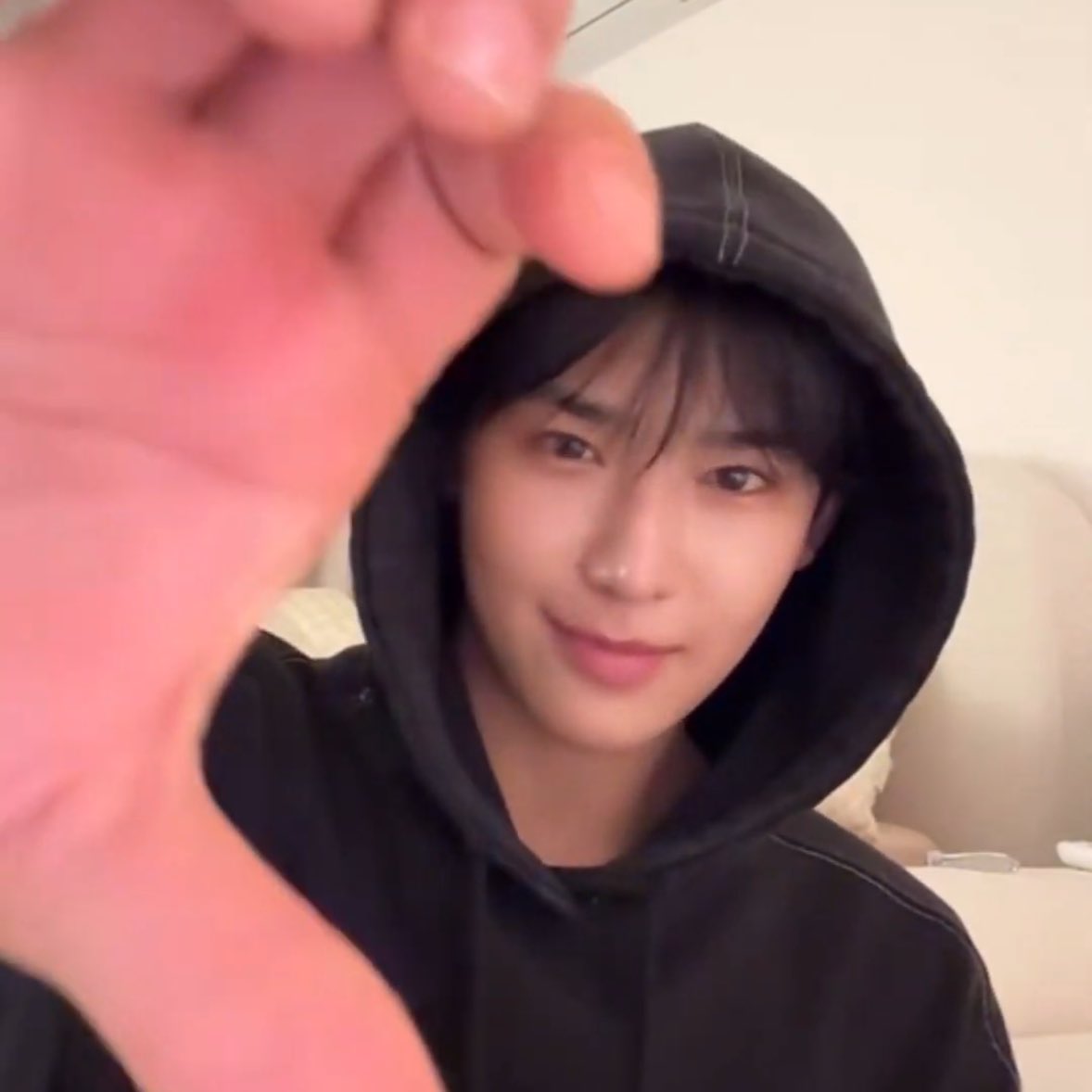 98yichen's tweet photo. 250105 yichen’s tiktok live; a summary

— his fav japanese food is sushi
— he’s going to japan next week and he asked lynnlynn to join him but he has to think about it 
— during live many fans asked him about kpop group, he mentioned he likes ab6ix, treasure, aespa, &team, v, shinee, boynextdoor, stray kids and more 
— his favourite song now is crazy love but he likes all songs by ab6ix
— the cats from one of his old tiktoks are his brother 
— he was surprised how many fans he has and that they are from all around the world 
— his fav &team song is dropkick 
— he doesn’t have any fav korean food, he likes everything 
— he wants to study japanese more
— he’s not sure about joining boys planet, he will think about it 
— he was surprised that fans’ favorite stage was mommae and many people who met him at hongdae already told him that
— he went to the gym earlier
— no special tmi for today 
— he ate korean bbq 
— he recommended shanghai to visit in china, he really likes this city 
— he showed a video of him performing a song he composed and wrote in the past
— he already has planned schedule for this month so he’s not sure if he will have more free time to do a live that’s why he did one today 
— he really misses chenidanz
— he wants to travel to thailand too
— his hometown is popular because of strawberries because there are big and sweet
— he likes blue 
— someone called him the mommae boy
— he started learning korean about 10 years ago but only 5 years ago it turned into deep learning 
— he has been learning english for one year only
— his goals for this year are debut and meet fans around the world
— he would like to do a fanmeeting 
— someone asked him about an youtube channel and he will try 
— he thinks binghua is handsome and lynnlynn is cute
— his fav jpn song is kotaomoi by aimer
— he will try to post tiktoks twice a week 
— he asked us to follow him and leave likes and comments 

#이첸 #YICHEN #亦辰 #イチェン
#PROJECT7 #프로젝트7