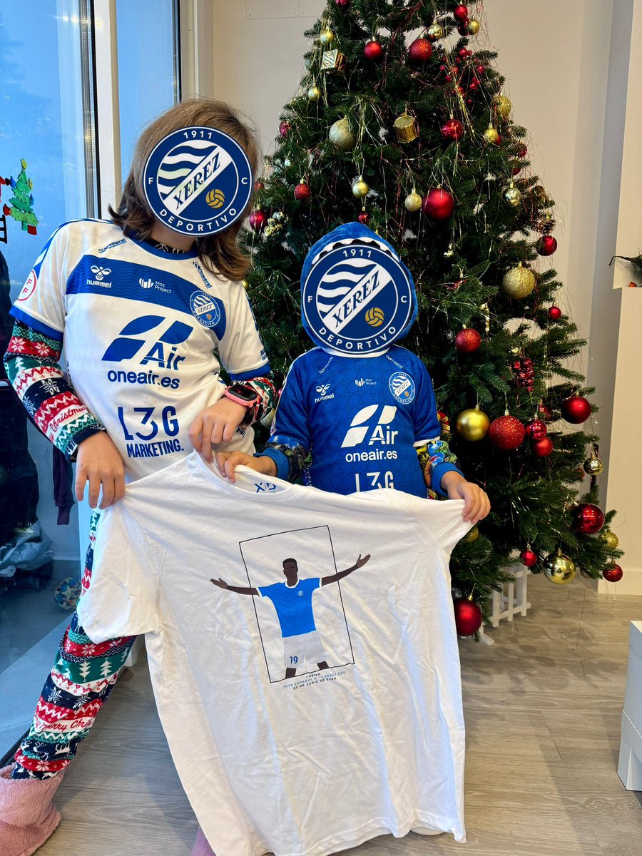 CarlosXerez's tweet photo. @XerezDFC Por aqui ya llegaron los #ReyesXerecistas y se acordaron de nuestro siempre querido @CheikhYade13 https://t.co/zvmd6IntA0