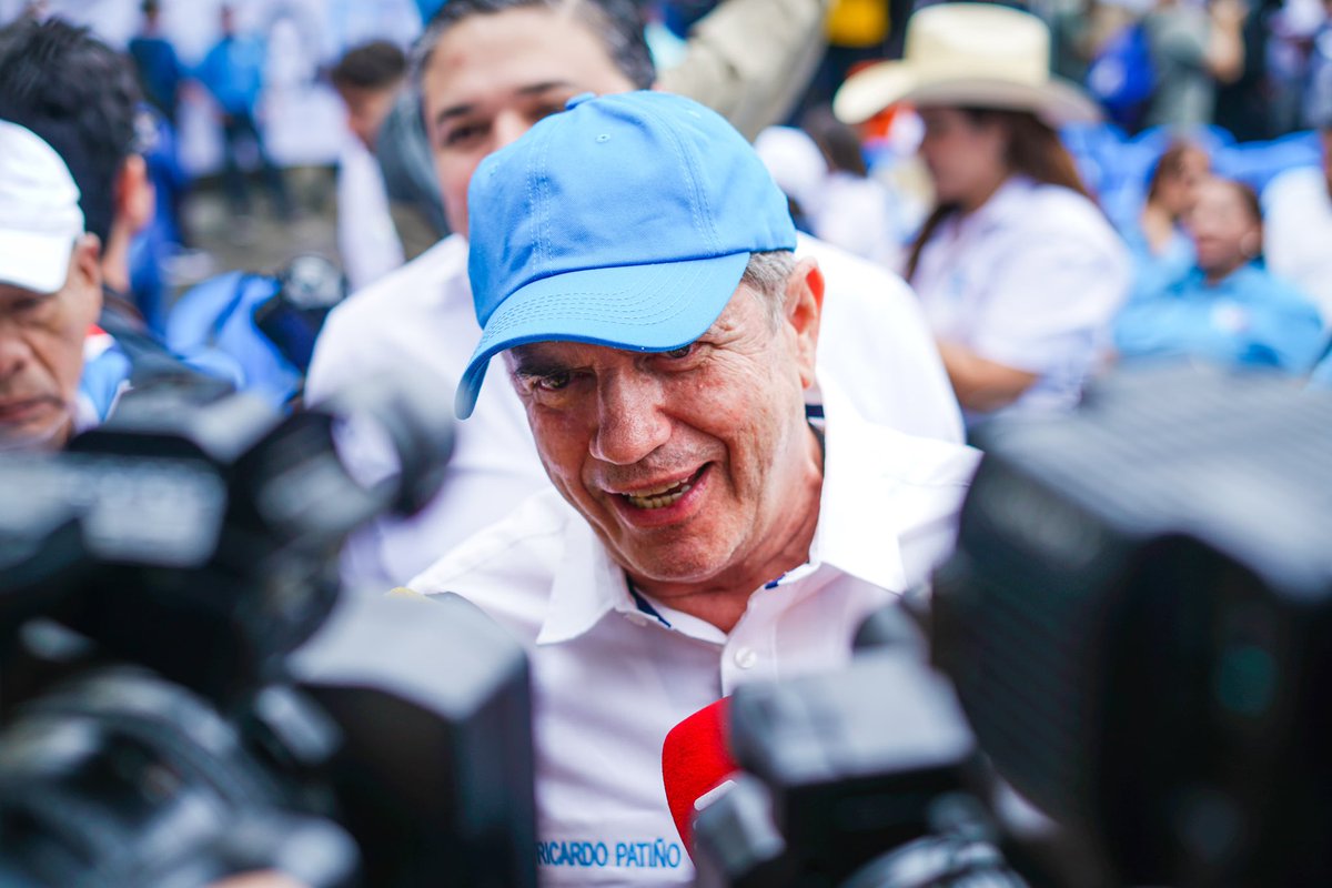 GuayasRC5's tweet photo. ¡La esperanza renace en Guayas!💙
Hoy iniciamos el camino hacia el triunfo🖐🏻, hacia un Ecuador🇪🇨 más próspero y justo. 
¡Únete a nosotros! 
#RC5Guayas 
#Ecuador 
#RevivirEcuador 🇪🇨
@LuisaGonzalezEc https://t.co/GplKdcQtey
