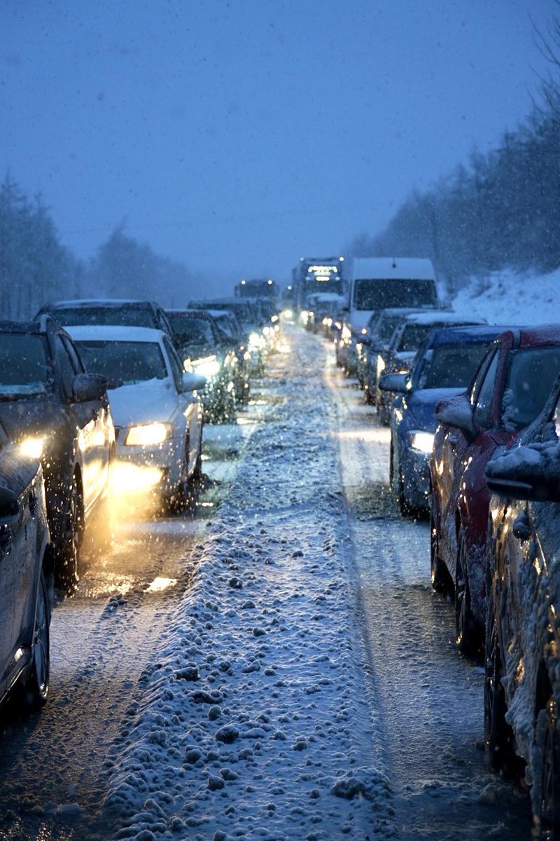 CorkSafetyAlert's tweet photo. #CorkTraffic Traffic on the M8 Southbound, Dublin - Cork Road near Cashel is at a standstill. Long delays as a result. Image: Denise O. https://t.co/6z0xAWChMF