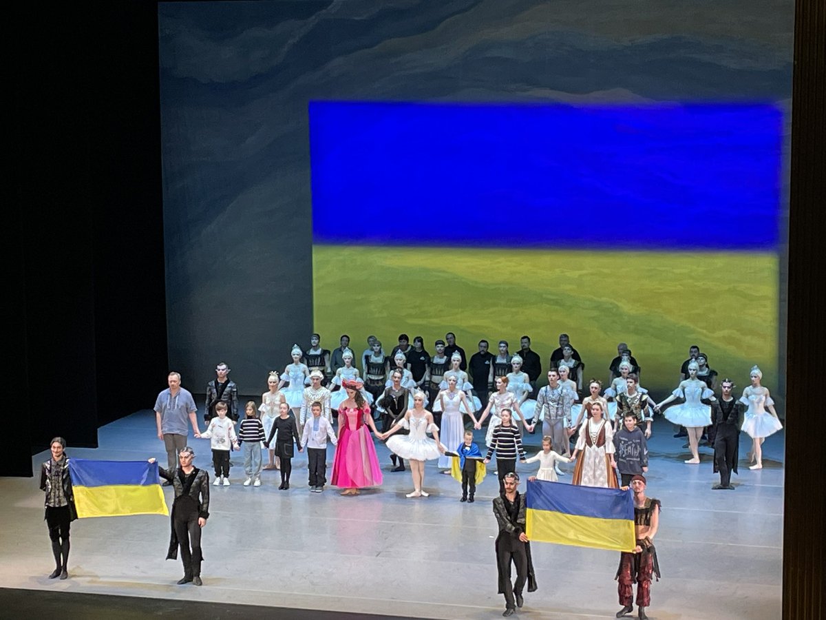 Gaël Sérandour (@handgs) on Twitter photo Bravo 👏 et un grand merci @TCEOPERA de proposer une telle représentation avec le ballet de l’Opera National d’Ukraine 🇺🇦L’année commence admirablement avec cette dynamique 🙏🏻 <a href="/SQuatrehomme/">Sophie Quatrehomme</a> <a href="/caissedesdepots/">Caisse des Dépôts</a> Bravo 👏 et un grand merci @TCEOPERA de proposer une telle représentation avec le ballet de l’Opera National d’Ukraine 🇺🇦L’année commence admirablement avec cette dynamique 🙏🏻 <a href="/SQuatrehomme/">Sophie Quatrehomme</a> <a href="/caissedesdepots/">Caisse des Dépôts</a>