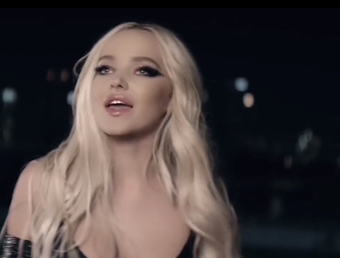 405celestial's tweet photo. dove cameron in “out of touch” music video, 2019 ♡ https://t.co/aJFwqIJRUR