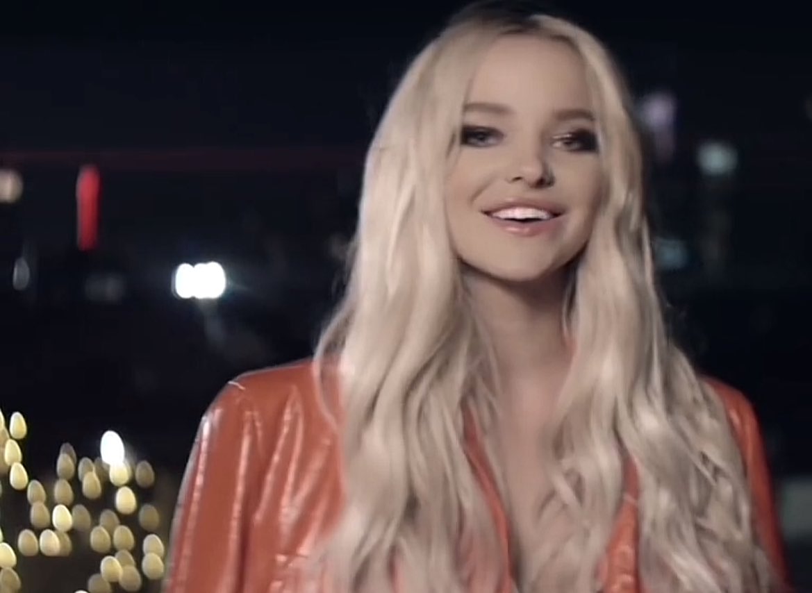 405celestial's tweet photo. dove cameron in “out of touch” music video, 2019 ♡ https://t.co/aJFwqIJRUR