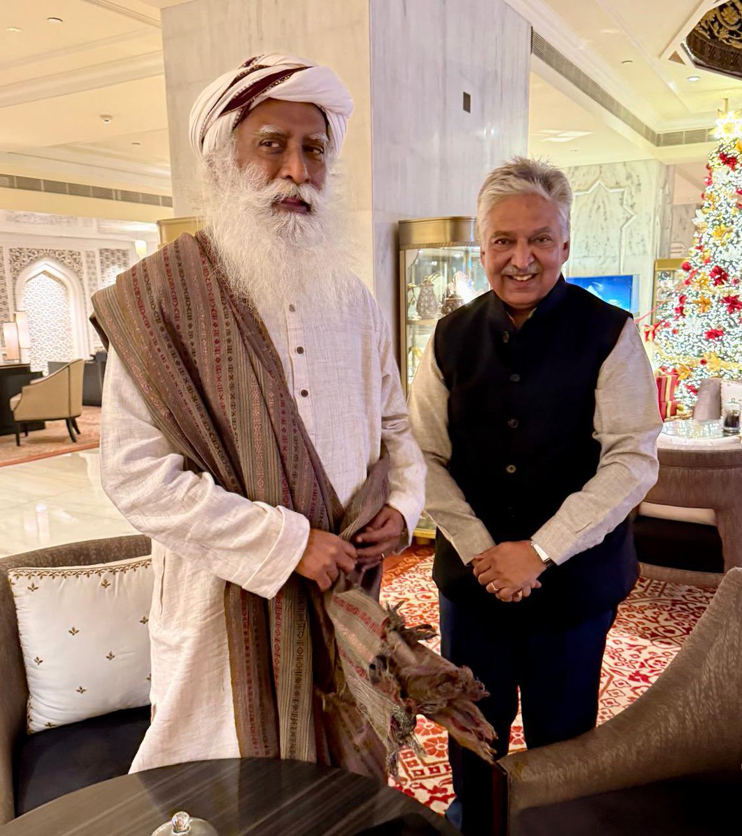 SunilGujarat's tweet photo. Glad to join Shri Sadhguru ji for meeting with Hon Home Minister Shri Amit Shah. Discussed about Indian spirituality, Innovation and its role in transforming societies.
Hon HM Amit Shah’s engagement and interest in the civilisational aspects of our nation is admirable. https://t.co/CHxoewt8mx