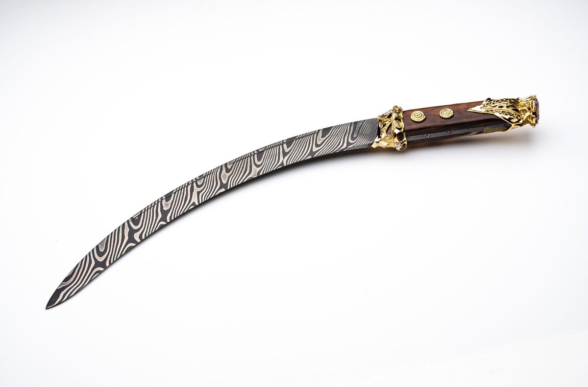 Sica Soare ☀️ 
Dacian dagger
Sun 🌞 
Getica collection.
Gold dagger, damascus steel, 18k gold. 
#dacian #romania #kristiandimofte #kadys #k #getica #Heritage #ancestors #galeriaalexandras #thracia