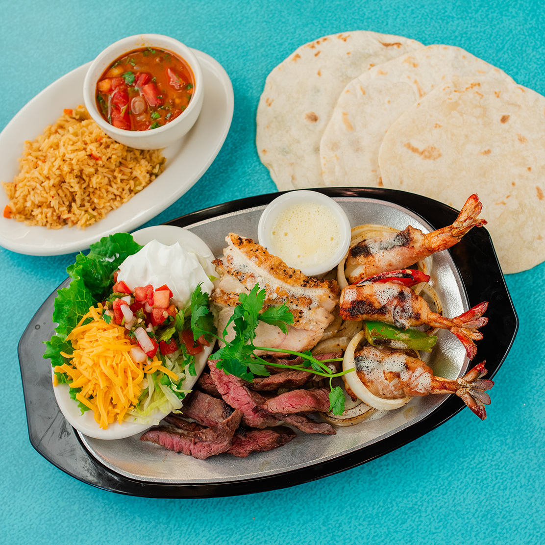 PappasitosTXMEX's tweet photo. Guacamole, pico de gallo, brochette-style shrimp, and sizzling fajitas = flavor heaven! Get your taste buds ready for the ultimate Tex-Mex experience with Plato Del Mar.

#Pappasitos #TexMexEats #LegendaryTexMex https://t.co/SLn5zvgKpk