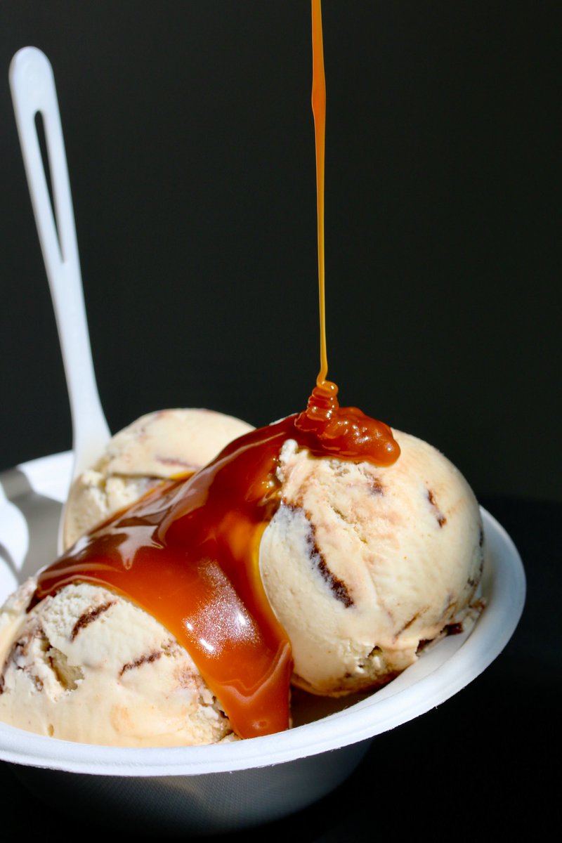 humphryslocombe's tweet photo. 🍨Triple peanut butter fudge caramel sundae? Coming right up! Sundae funday, you may now begin. 🎤⬇️
#lickthat #sundaefunday #caramelsundae #peanutbutterfudge #icecream https://t.co/KjOsmA6T0Z