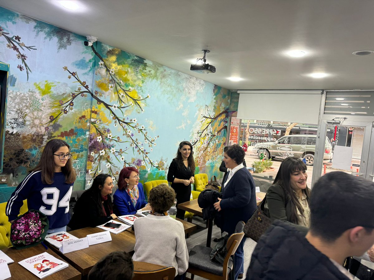 EYUDER Yazarlık atölyesine katılan yazarlarımızın kitabı, EYUDER Genel Merkezimizde yazarlarımızın da katılımı ile imza töreni ile tanıtıldı.

İŞİMİZ EĞİTİM GÜCÜMÜZ EĞİTİM