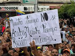 10 PUNTOS PARA ANTES, DURANTE Y DESPUES DEL 10E

1) El pueblo es EL SOBERANO. Su voto es un MANDATO. Las instituciones existen no para "someter" al pueblo sino para OBEDECERLO

2) Las armas que portan los efectivos militares y policiales NO SON de ningun bando político: SON DE LA