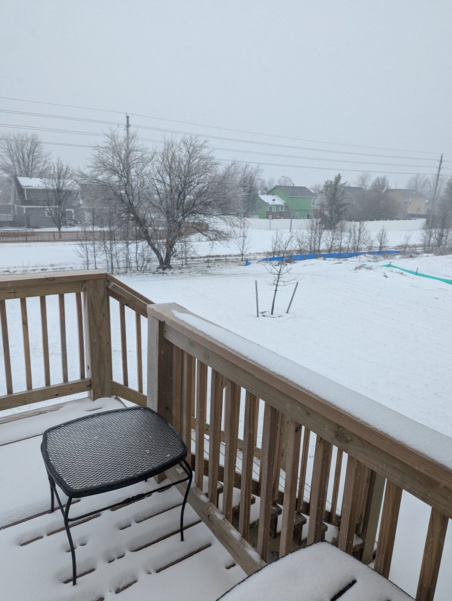 13_mizzou's tweet photo. @ryanhallyall Snowing already here in Peculiar MO https://t.co/NqPgL0df9x