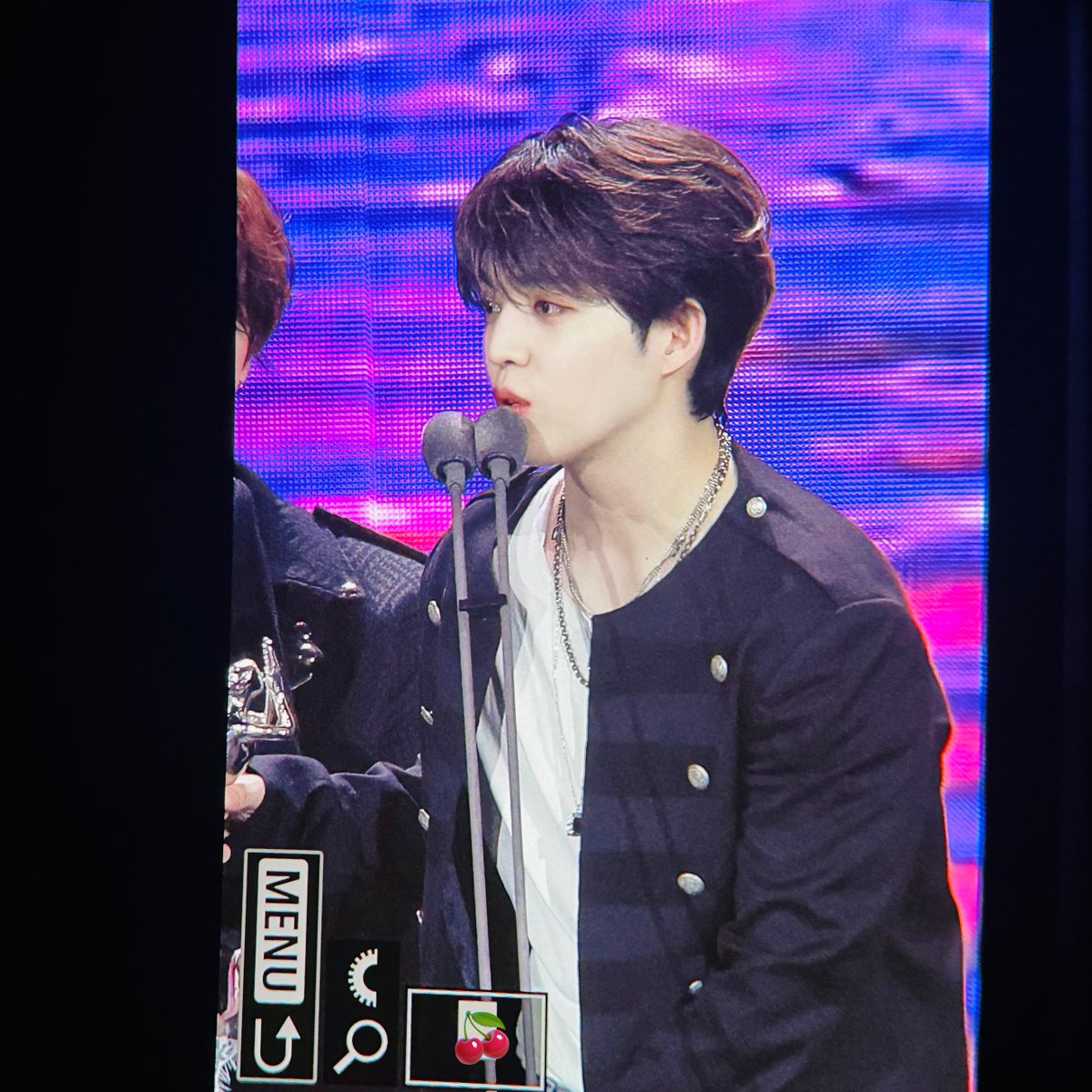 250105 GDA pre

🥹🫳🏻♥️

 #SEVENTEEN #세븐틴
#SCOUPS #에스쿱스 #최승철 #승철 #エスクプス