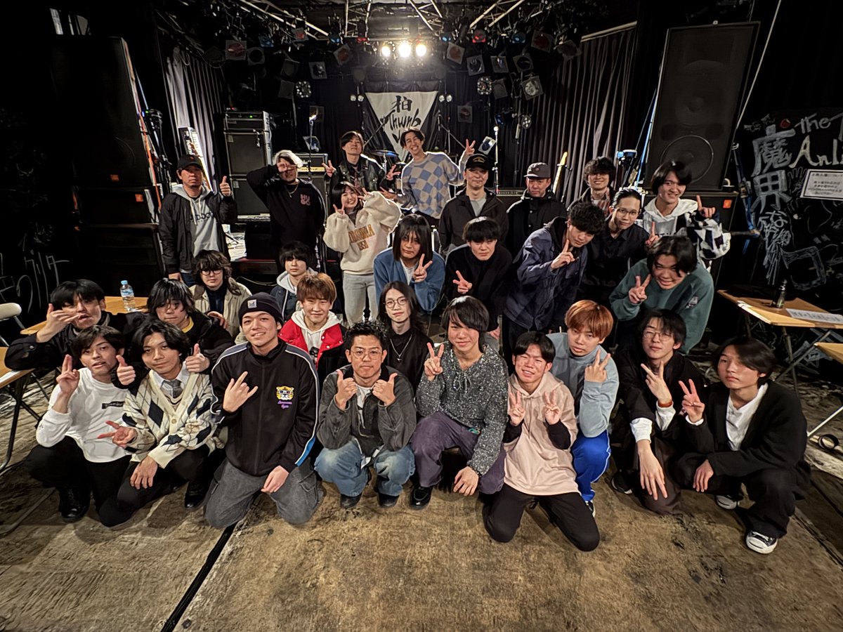 本日の出演者全員で集合写真📷
みなさん今年１発目のライブという事でした！
ライブ始めにThumbUPを選んで頂きありがとうございます！
熱いライブを繰り広げて頂きました！！！
またよろしくお願いします！！！！