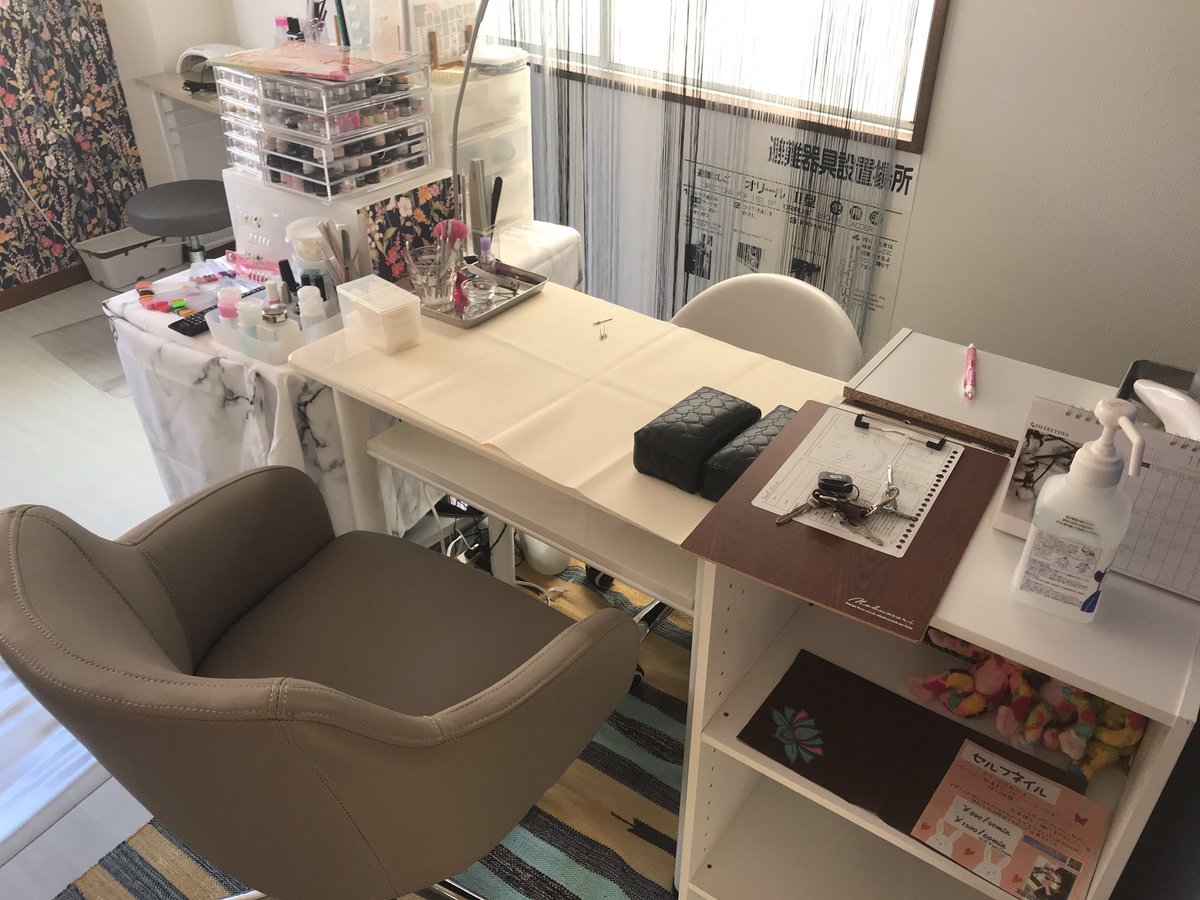 ・ネイリスト個室でなくてOKな方
・フリーの方、他店勤務の方、練習利用の方　新規開業にもぴったりです
・月額制　　22000円〜　
・短期、長期問わず歓迎
・売上吸い上げなし、売上預かりなし、違約金等一切無し 
・元住吉東口より徒歩1分。オズ通り商店街内です。
・金額設定メニュー自由