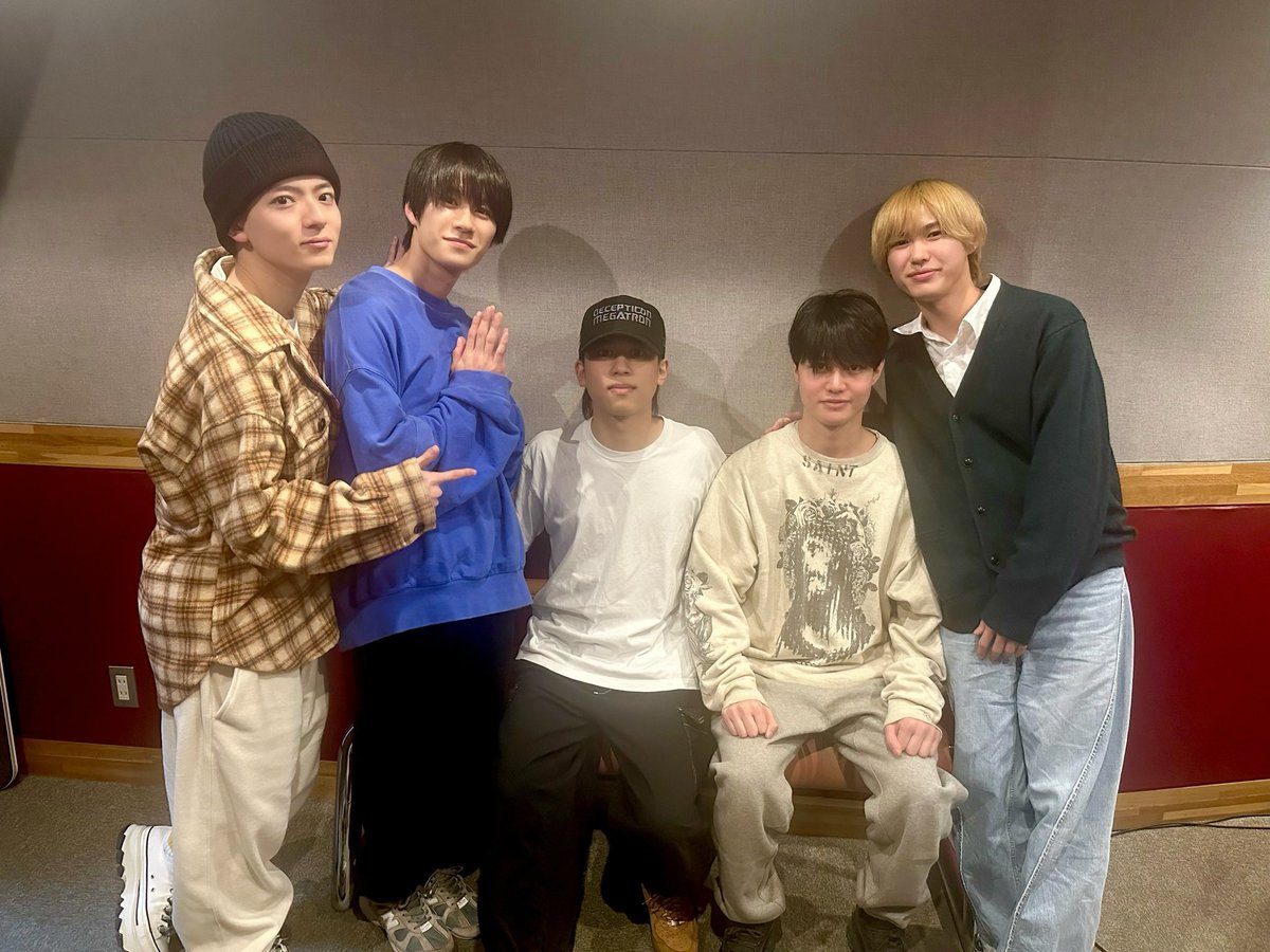 jr_official_X's tweet photo. 2025年最初の『 #とれ関 』は…‼︎
#Lilかんさい 全員でお届けです📻🎶🌛

23:00から放送です✨

ぜひお楽しみに💙❤️💚💜💛

今年もよろしくお願いします😘 https://t.co/nedjoDPZB3