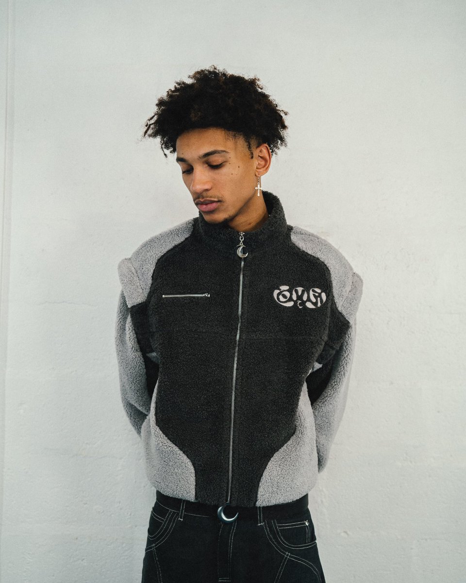 NubesStudio's tweet image. OUR GREY « COMFY FLEECE » JACKET

l’ultime version de notre sherpa manches détachables sera disponible en ligne vendredi prochain, le 10 janvier

inscriptions nubes-studio.com ⌨️