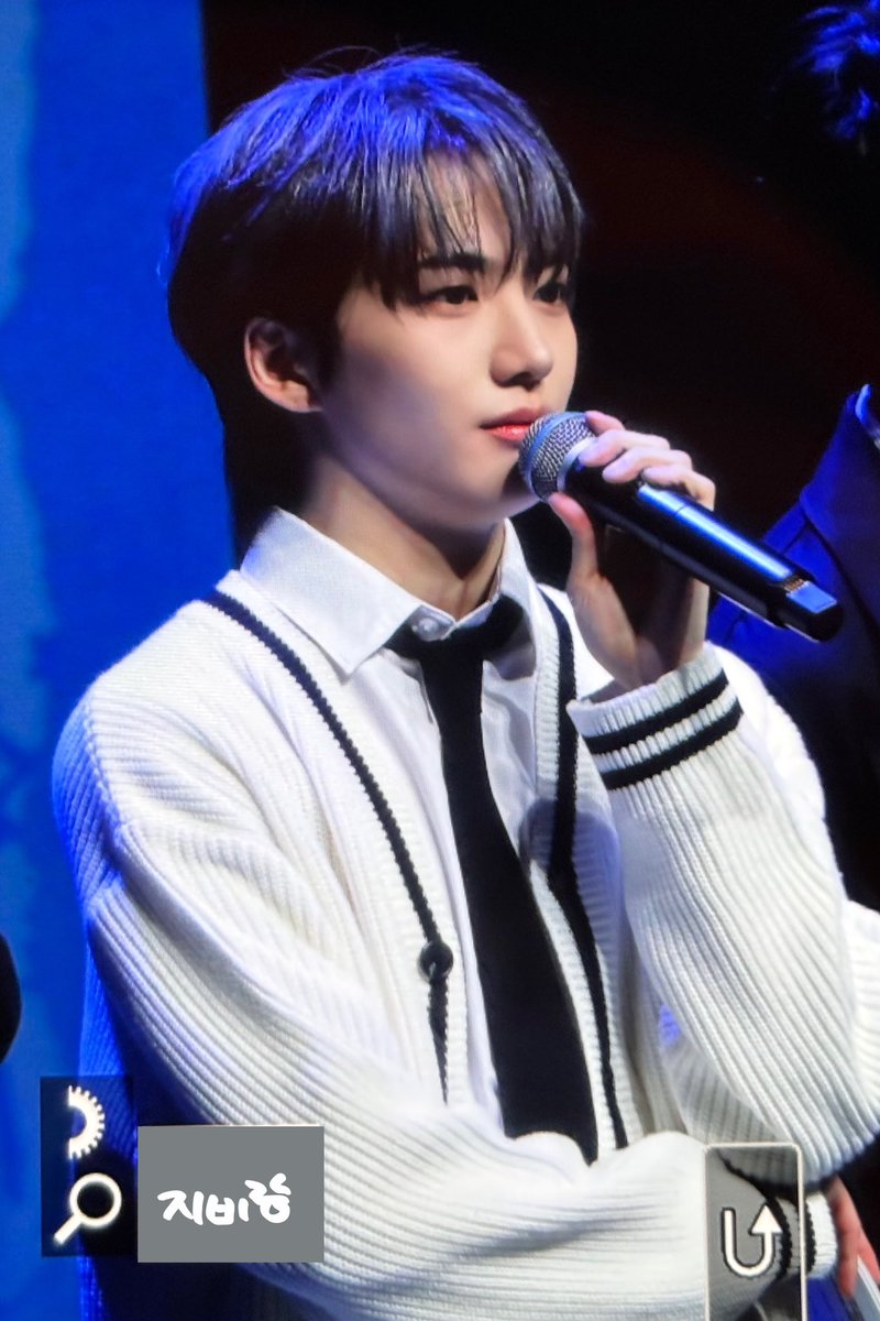 L7LZH's tweet photo. 250105 미니팬미팅 pre.

#싸이커스 #xikers #민재 #MINJAE https://t.co/BjxKI9I2Ai