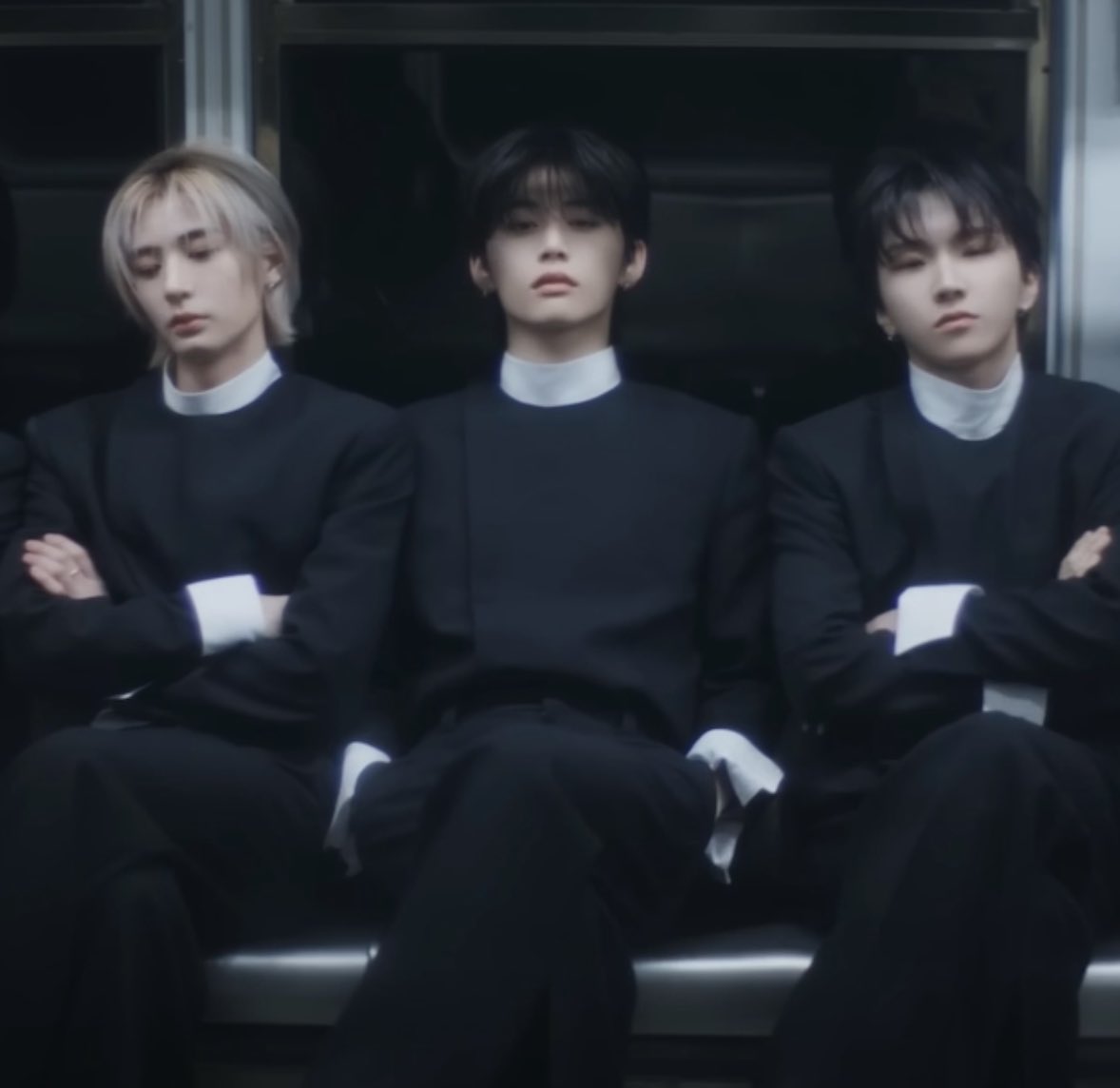 mudngsan's tweet photo. 존좋ㅆㅂ
가운데 압도적 ㄷㄷㅋㅋㅋㅋㅋ https://t.co/korbkbmUI1