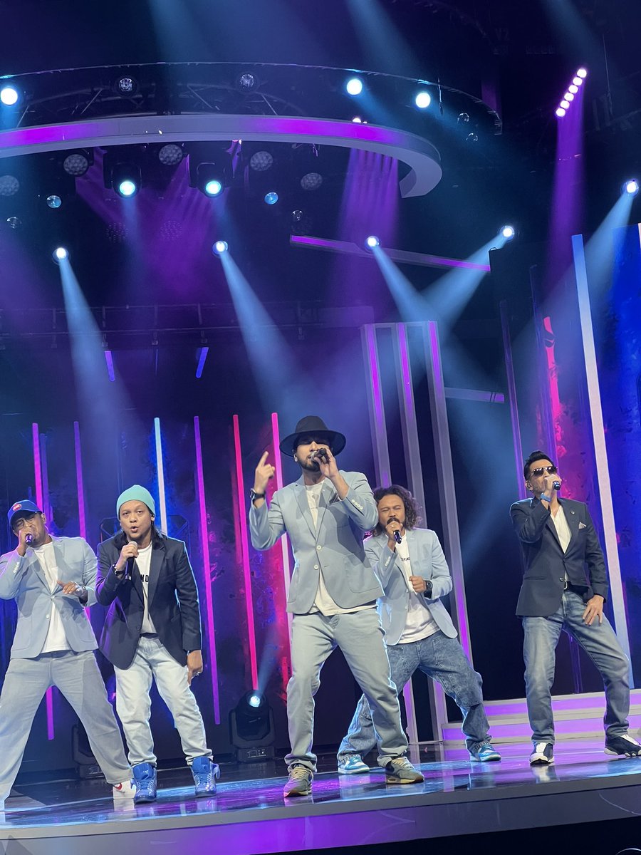 tv3malaysia's tweet photo. amacam opening by RUFFEDGE tadi? lagu mana yang you guyss Rasa Paling Indah?
#RUFFLUV #TeamRuffedge #CSOIAMTV3 #OIAM https://t.co/hOg7wVLKGC