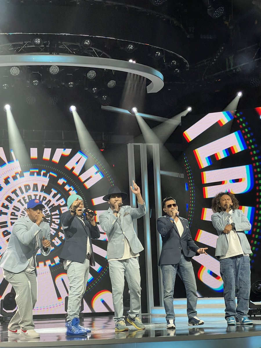 tv3malaysia's tweet photo. amacam opening by RUFFEDGE tadi? lagu mana yang you guyss Rasa Paling Indah?
#RUFFLUV #TeamRuffedge #CSOIAMTV3 #OIAM https://t.co/hOg7wVLKGC