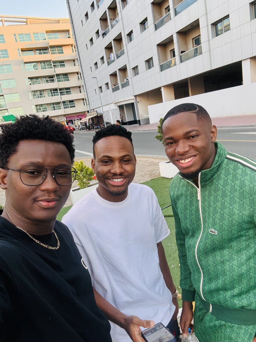 KojoForex's tweet image. Na you get time dey compare &amp;amp; fight lol 😂