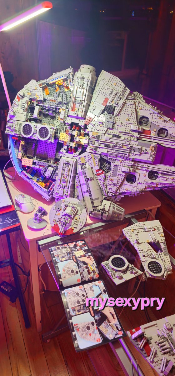 prylandry's tweet image. Installation des lumières!💡 #millenium #milleniumfalcon #geek @mysexypry