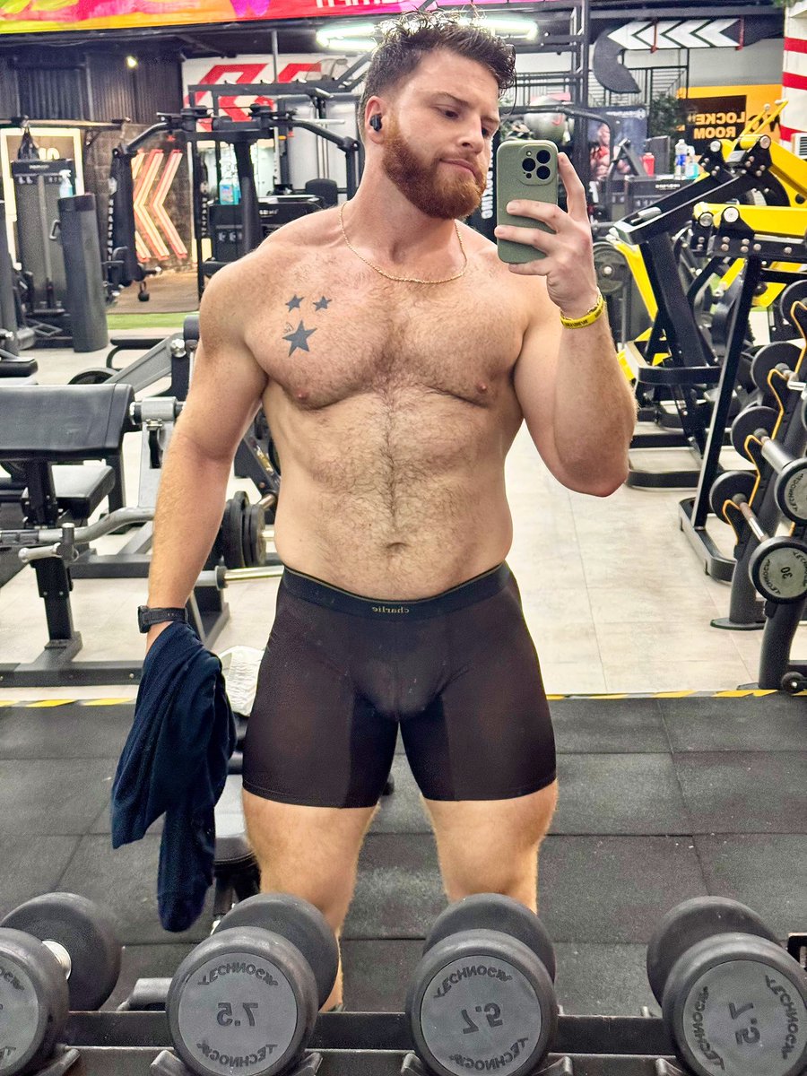 BrockyCockyLock's tweet photo. Idk why it was such a scary thing for me to work out with a visible cage bulge but I finally did it.  🔒 

I honestly never felt so sexy and slutty at the same time. 

The amount of men and women staring at me, made it that much hotter and pushed me that much harder. 💪

#himbo? https://t.co/1j8fUjpyuE