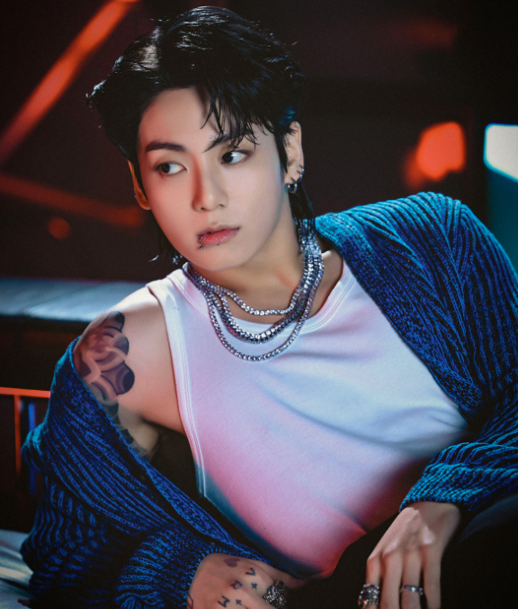 AboutMusicYT's tweet photo. Jungkook has surpassed 8 billion streams on Spotify across all credits. https://t.co/jUAF7WOw30