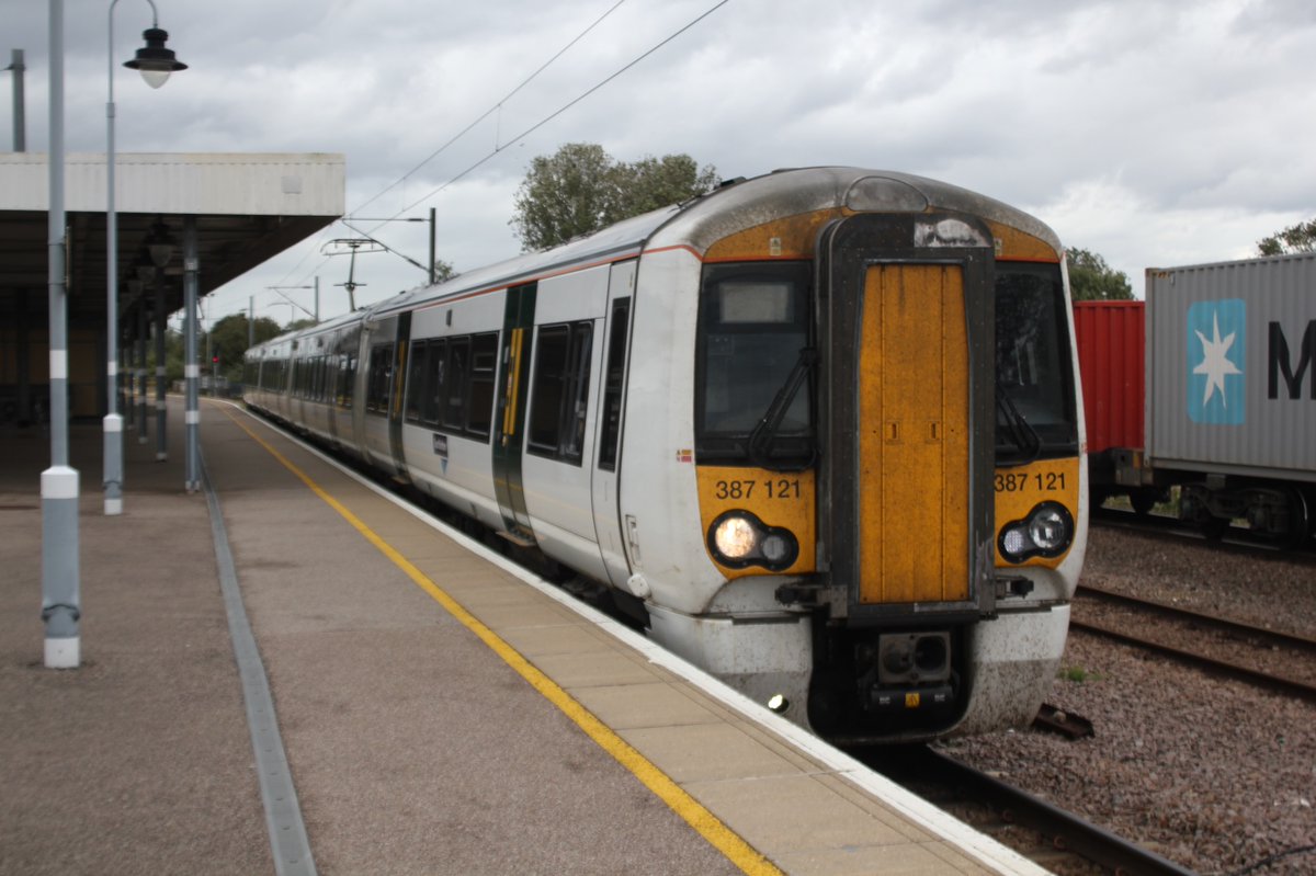 williampgwebb's tweet image. Also it would allow the cascade of some of the Class 387 Electrostars from Great Northern to @SouthernRailUK #Class387