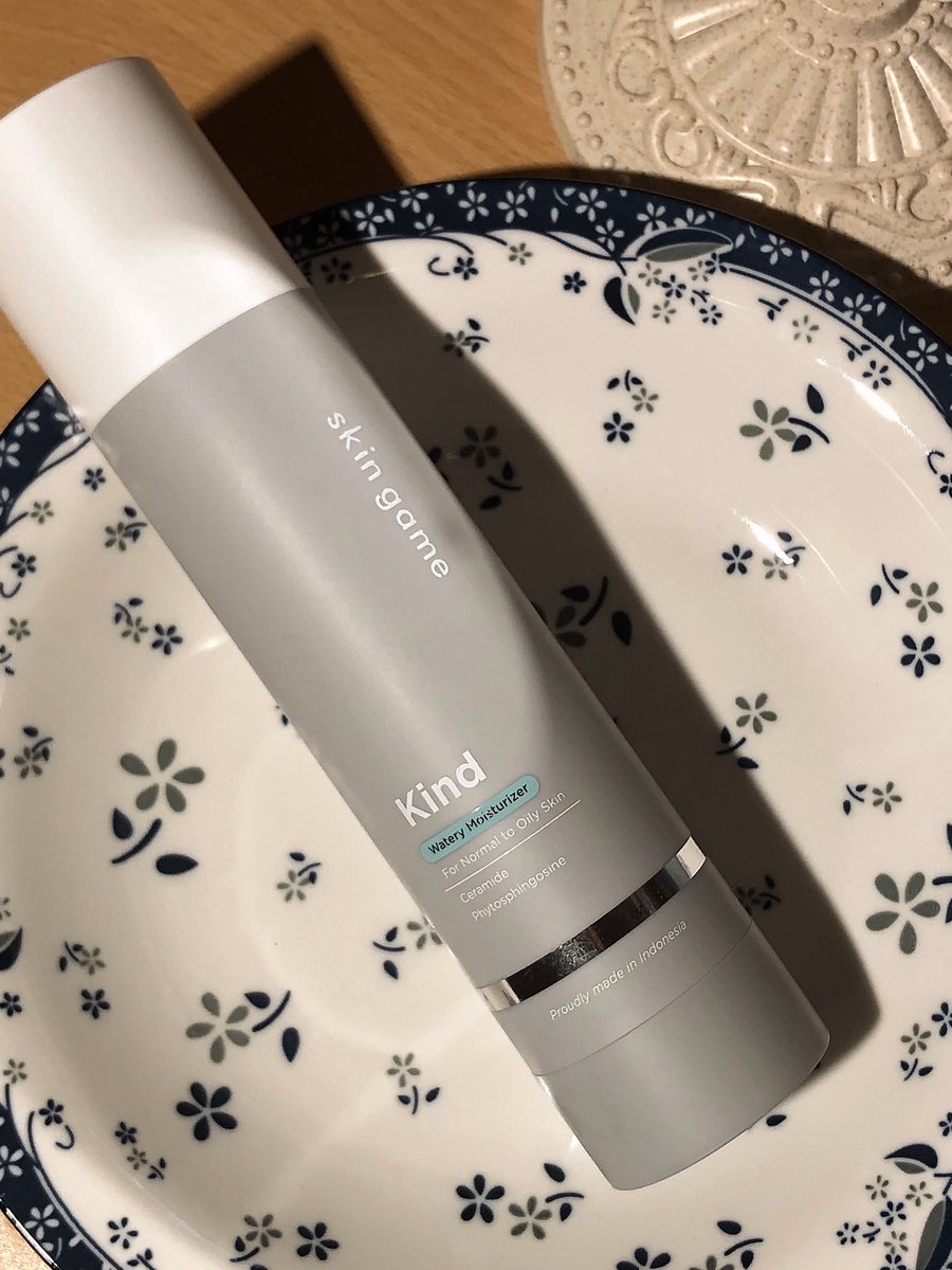 This is your sign buat beli pelembap gentong (alias hemat budget) yang kandungannya ga neko-neko di tahun 2025 ini🫵🏼‼️

Ini aku udah pakai sekitar sebulanan, namanya Kind Watery Moisturizer dari Skin Game <3