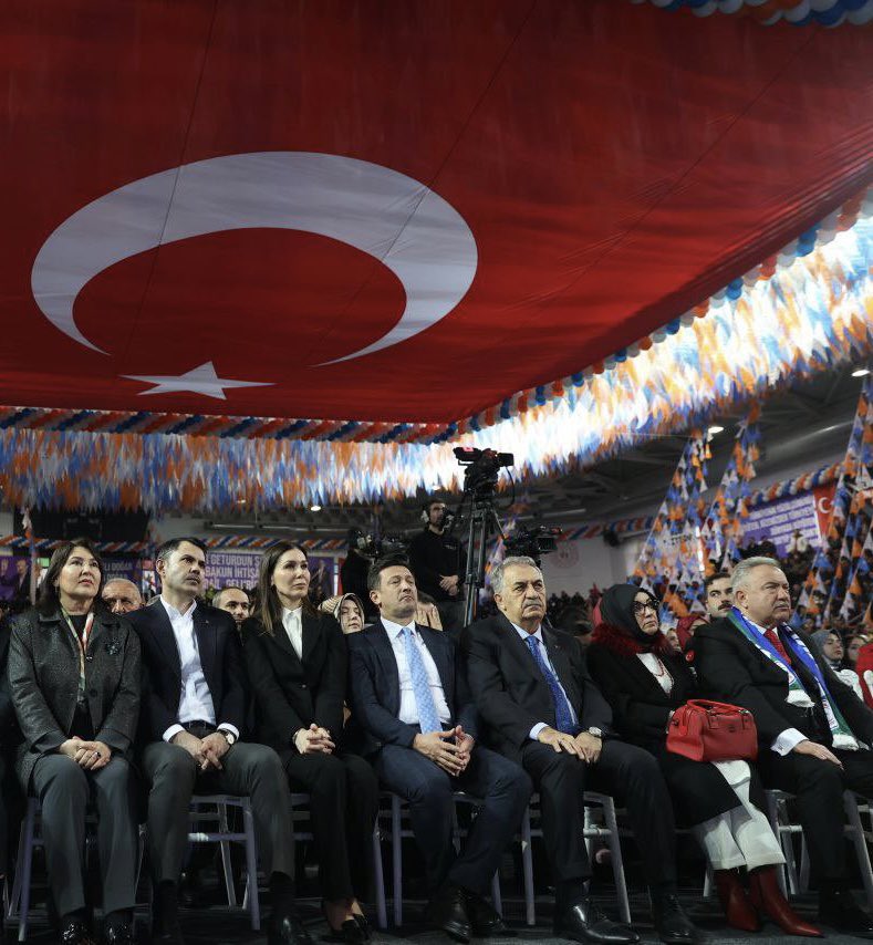 Hayati_Yazici's tweet photo. “Türkiye Yüzyılı'nda da aynı Karadeniz azmi ile çalışmaya, mücadeleye devam edeceğiz”

Genel Başkanımız ve Cumhurbaşkanımız Sn. @RTErdogan’ın teşrifleriyle Rize 8. Olağan İl Kongremizi büyük bir coşku ve heyecanla gerçekleştirdik. 

İl Başkanlığı görevine yeniden seçilen Yılmaz Katmer kardeşimi ve kıymetli yönetimini tebrik ediyor, Rize’mize, partimize ve ülkemize hizmet yolunda başarılar diliyorum.
