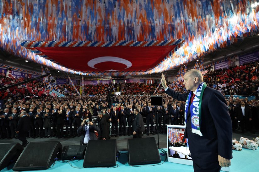Hayati_Yazici's tweet photo. “Türkiye Yüzyılı'nda da aynı Karadeniz azmi ile çalışmaya, mücadeleye devam edeceğiz”

Genel Başkanımız ve Cumhurbaşkanımız Sn. @RTErdogan’ın teşrifleriyle Rize 8. Olağan İl Kongremizi büyük bir coşku ve heyecanla gerçekleştirdik. 

İl Başkanlığı görevine yeniden seçilen Yılmaz Katmer kardeşimi ve kıymetli yönetimini tebrik ediyor, Rize’mize, partimize ve ülkemize hizmet yolunda başarılar diliyorum.