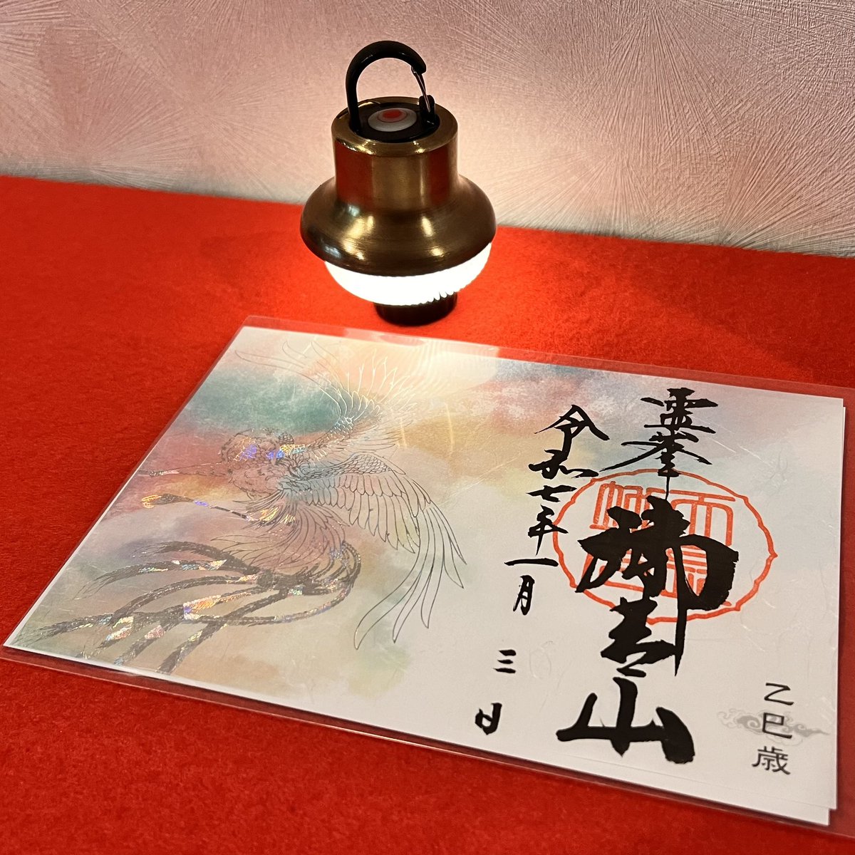 nininiGYOZAneko's tweet photo. (25年1月3日)
初詣3社目は御岩神社へ⛩️
自分の背中を押したい時、喝を入れたい時にお世話になっている神社✨
ご祈祷後外に出たら雪⛄️
毎回授かっていた方災除守がなくなっていて残念でしたがその分たくさんいい空気を吸収してきました☺️
#ホコリタケハットひろめ隊
#StudioBergchen
#Ledlenser https://t.co/wwlG2vDYCn