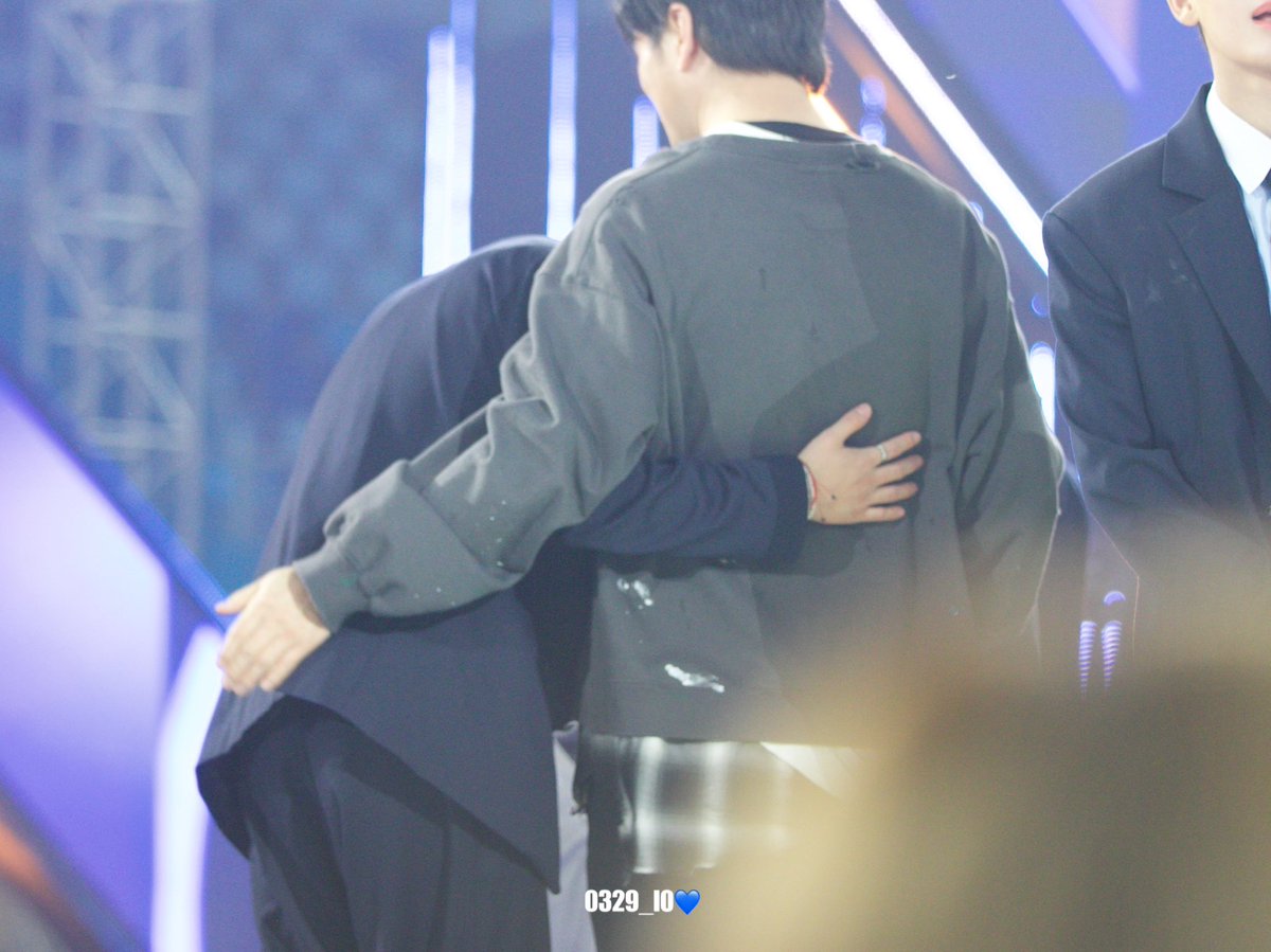 0329_l0's tweet photo. 241227 파이널 김현우
은사님은 항상 그들을 보살펴 주셨습니다...ㅠㅠ

#김현우 #KIMHYUNWOO #무진 #MUZIN 
#PROJECT7 #프로젝트7  #キムヒョヌ https://t.co/ksfAgdbZyK