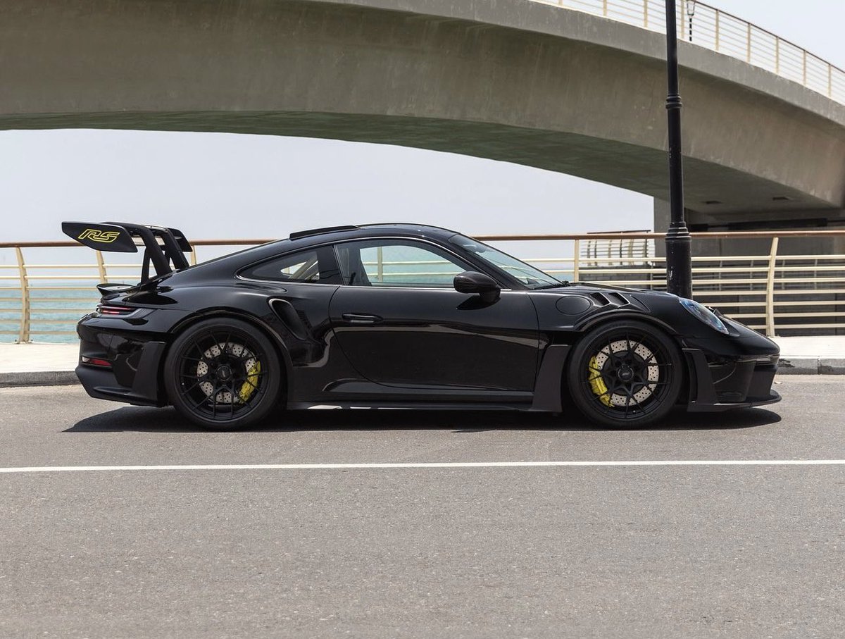 PorscheCIub's tweet photo. Black 992 GT3 RS https://t.co/SHeliSqveH