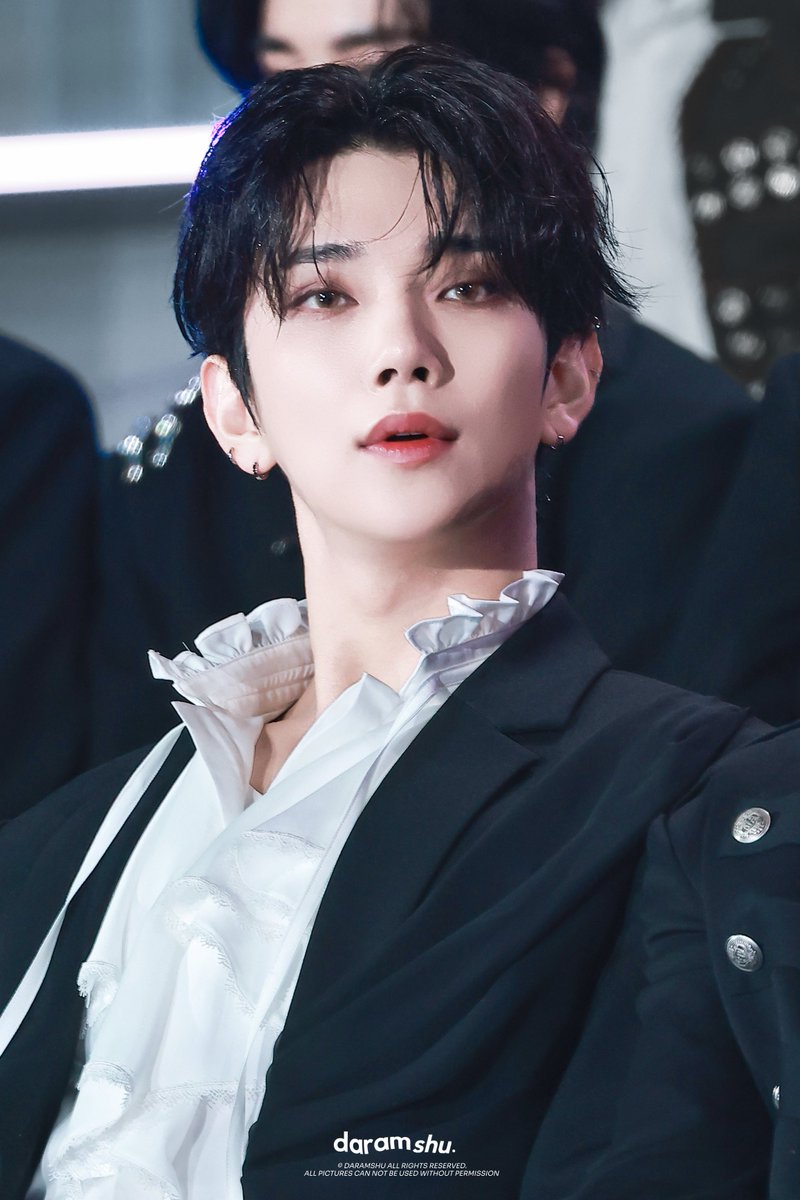 슈아는 항상 잘하고 있어
많이 많이 사랑해
250105 GDA
#SEVENTEEN #JOSHUA 
#세븐틴 #조슈아
