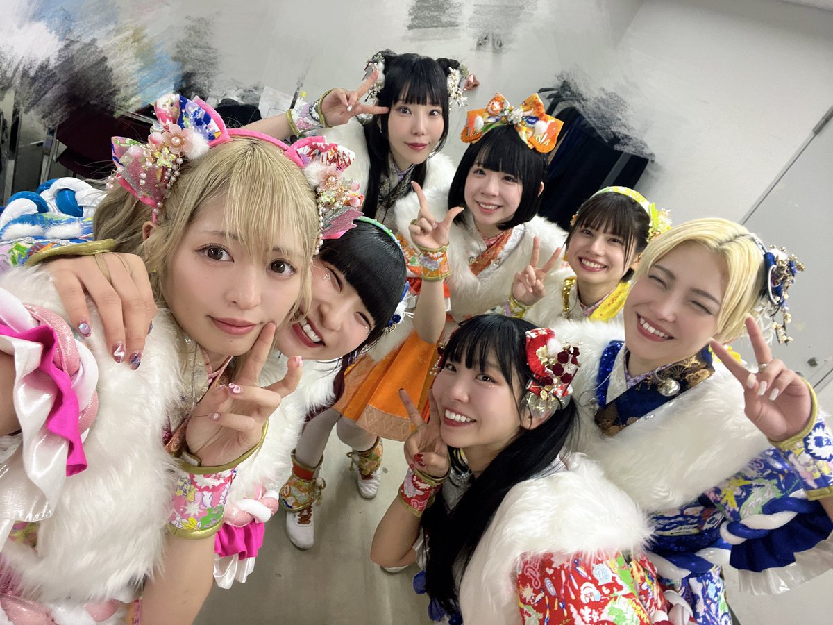 _omochihappy's tweet photo. そっか もうみんなとライブしないのか、、と思ったら涙がぽろぽろでた https://t.co/MbMmo4CoIF