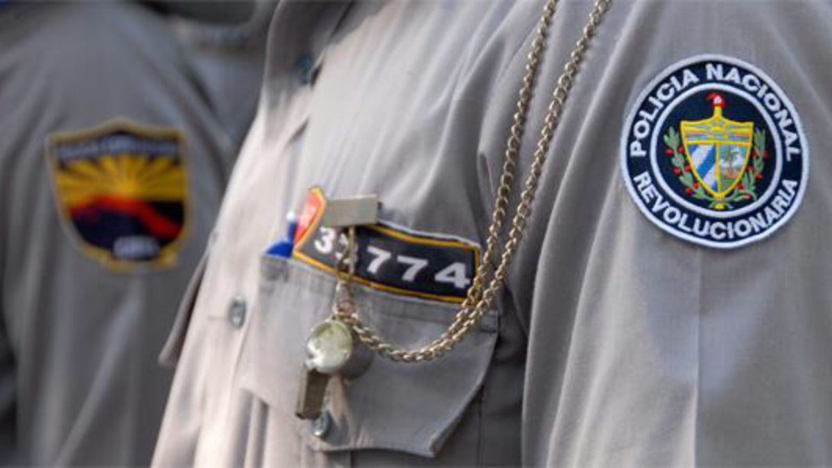 Un inmenso reconocimiento a quienes forman parte de las gloriosas filas de la Policía Nacional Revolucionaria, nuestros #HéroesDeAzul, guardianes del orden interior y la tranquilidad ciudadana.

#UnidosXCuba