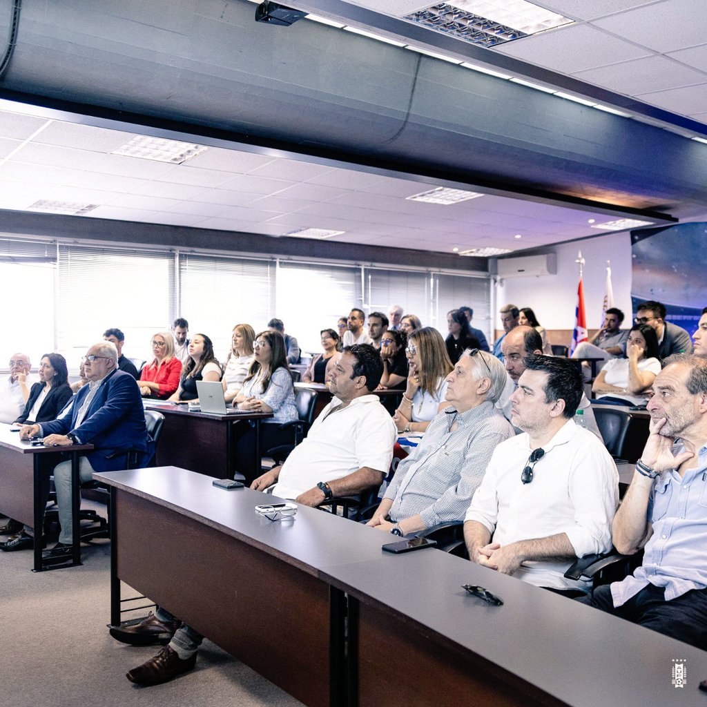 Hasta siempre José, honrado de haberte conocido.  Me quedo con la ultima charla apenas ascendido tu querido Central Español y este evento compartido en <a href="/AUFOficial/">AUF</a> donde emocionado recibias la noticia del mundial 2030