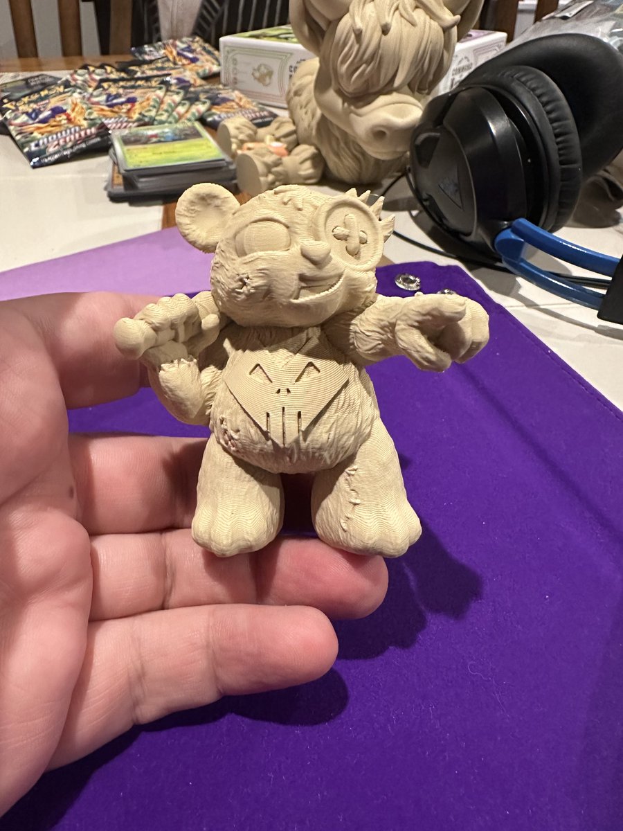 alt_world's tweet image. Good morning. Let&apos;s open the day with a preview look at the test print of the Mr. Button inaction figure, that will be part of the Kickstarter for the Let&apos;s Hunt Monstas! No.2 comic book 👍 

#miniature #mrbutton #comics #Kickstarter #letshuntmonstas #preview