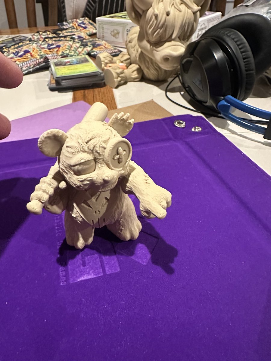 alt_world's tweet image. Good morning. Let&apos;s open the day with a preview look at the test print of the Mr. Button inaction figure, that will be part of the Kickstarter for the Let&apos;s Hunt Monstas! No.2 comic book 👍 

#miniature #mrbutton #comics #Kickstarter #letshuntmonstas #preview