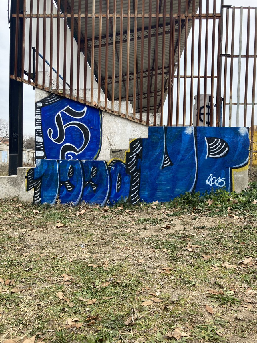 ULTRAS PARLA 1990 tweet media