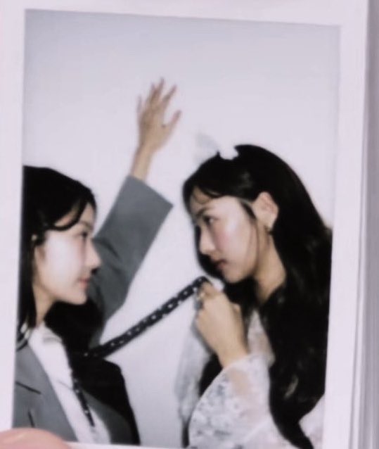 getmewheein's tweet photo. GIRL RULES IS GONNA BE A LESBIAN BUFFET 😗 https://t.co/0CXJXh4fOy