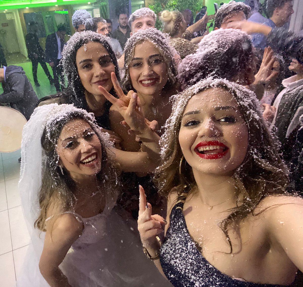 nerminerkann's tweet photo. Gelin olmuş giderken kızlarımla😊🥰👰🏼‍♀️ https://t.co/3U1JQst2T9