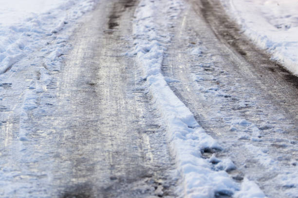 Temmelig barskt vintervejr er på vej op over Danmark. Nedbøren starter som sne, men vil i løbet af natten slå over i regn. Samtidig bliver det blæsende fra sydøst. Hvis du skal ud i trafikken, er det en god ide at holde dig orienteret på trafikinfo.dk