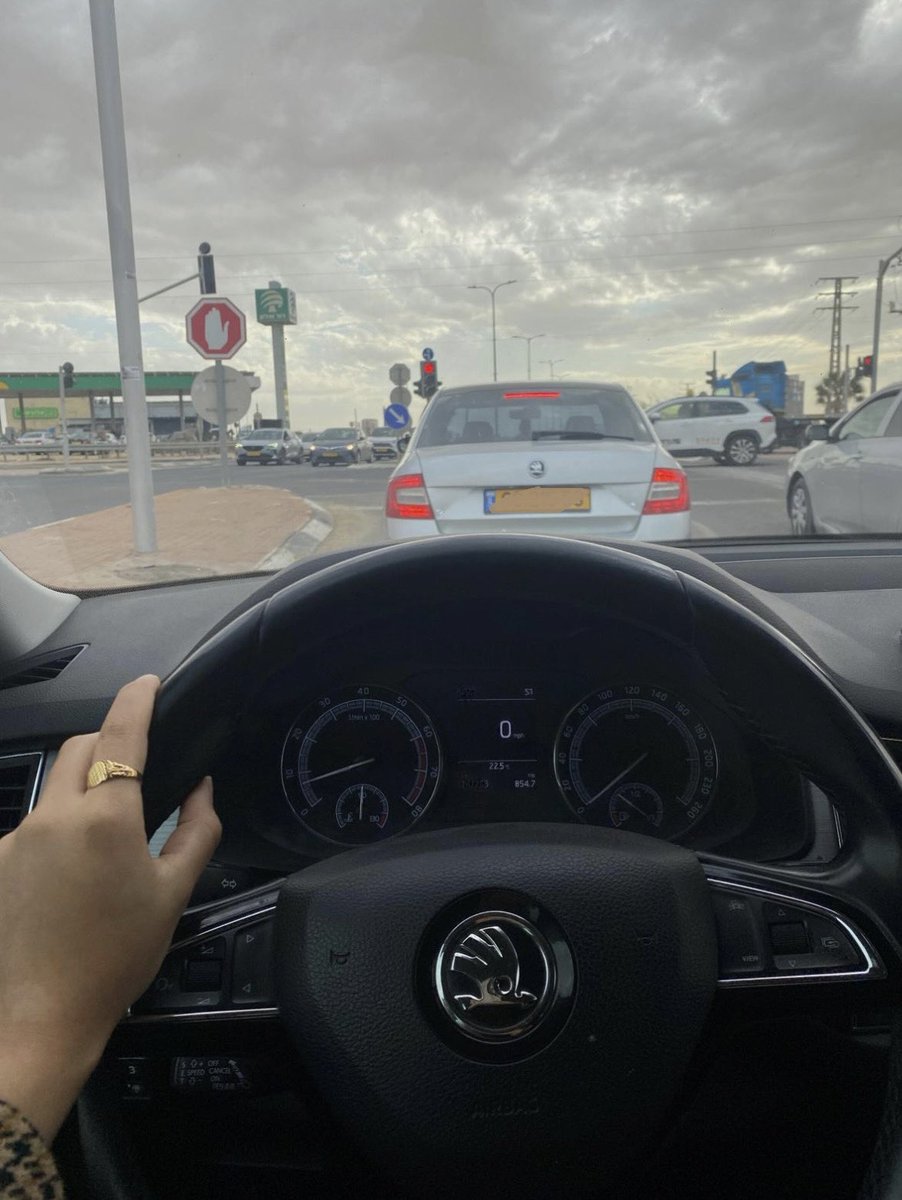 اللّهُم أياماً زاهيَه يحفها الرضَى🤍.