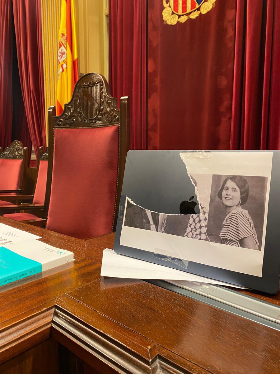 FonsiLoaiza's tweet photo. Tal día como hoy en la víspera de reyes de 1937 fue asesinada la sindicalista comunista Aurora Picornell. Dijo antes de ser asesinada por falangistas: "¿Con qué balas mataréis las ideas?". El ultraderechista Gabriel Le Senne, presidente del Parlament balear de VOX, rompió su foto https://t.co/yo8omLRzxl