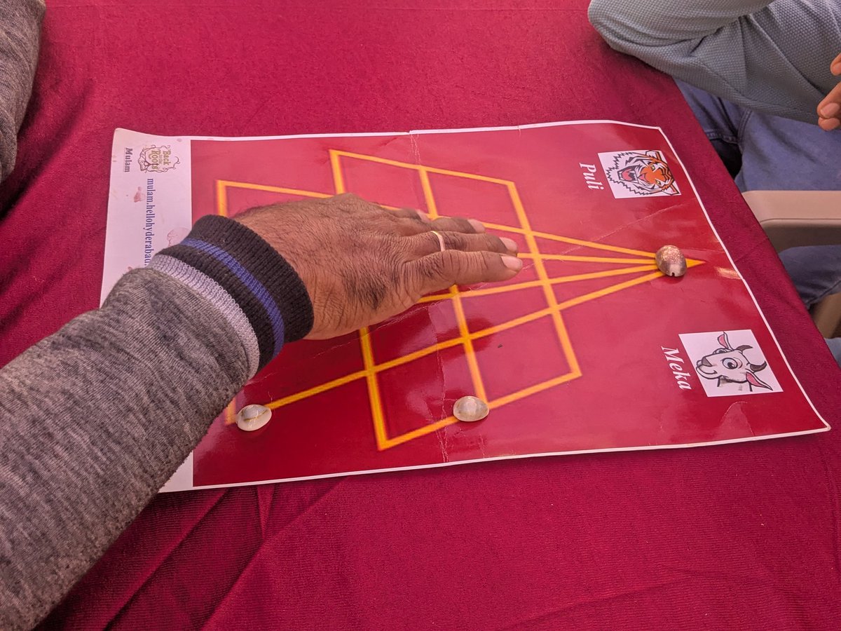 KalyaniMuktevi's tweet photo. The #Cherial workshop was fascinating,but sadly under-attended.Any of our traditional art forms needs more visibility and patience to thrive,especially among younger generations who are increasingly disconnected from hands-on crafts. Am happy @dhanvihrudya could join the session. https://t.co/NvsQMfSHMP