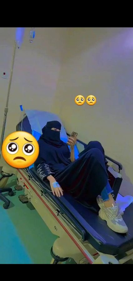 مافيه احد يسال علي 
تعبانه دعواتكم بالشفاء💔😔