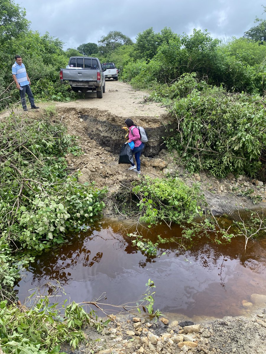 Mariajose_prosa's tweet photo. @Educacion_Ec Por favor considere el ingreso a la zonas Rurales. Hay que tomar medidas modificar cronograma o aplicar plan emergente. Las lluvias dificultan los ingresos, los puentes y carreteras están afectadas y por medio fluvial exponemos nuestras vidas. Por favor atender. https://t.co/OcZJShc4dQ